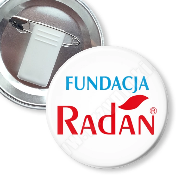 przypinka z żabką i agrafką Fundacja Radan