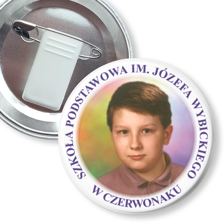 przypinka z żabką i agrafką SP im. J. Wybickiego w Czerwonaku