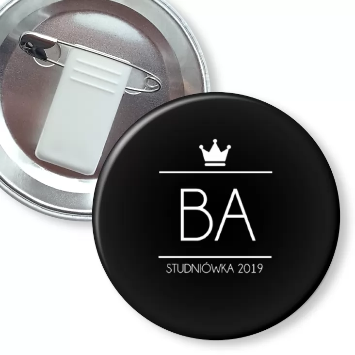 przypinka z żabką i agrafką Studniówka
