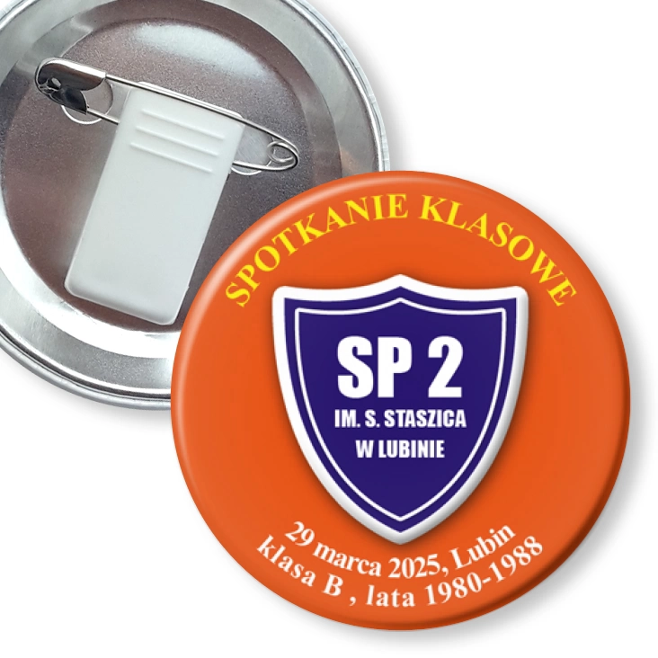 przypinka z żabką i agrafką SP2 w Lubinie Spotkanie klasowe